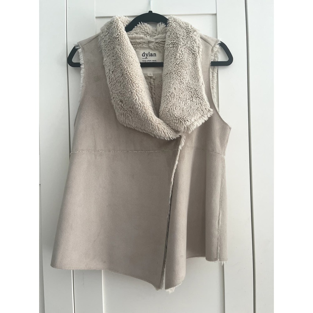 Dylan Super Soft Faux Lambskin and Shearling Snap Front Vest. Size S. EUC